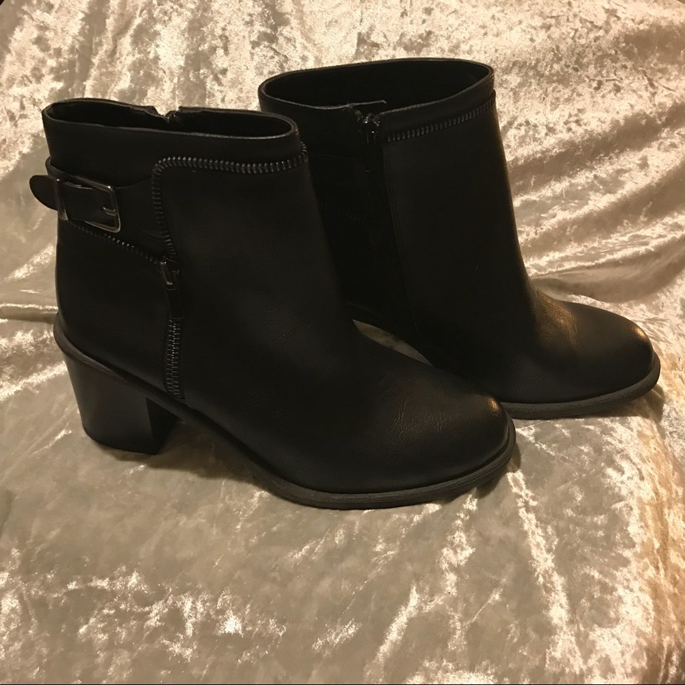 Black Gianni Bini ankle boots